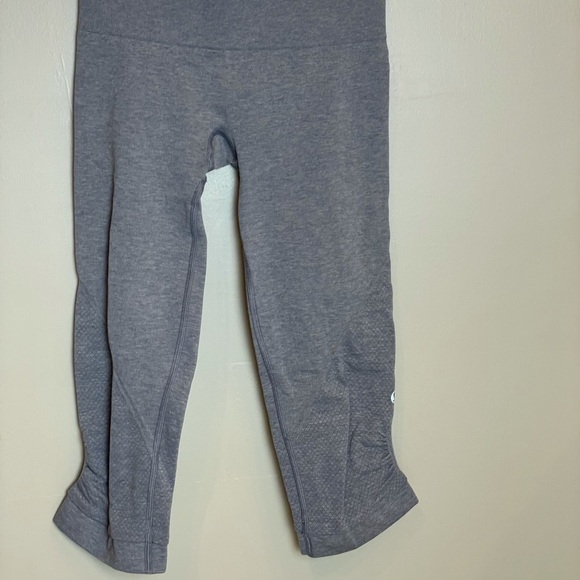 Lululemon In The Flow Crop Size 2 - Picture 2 of 6